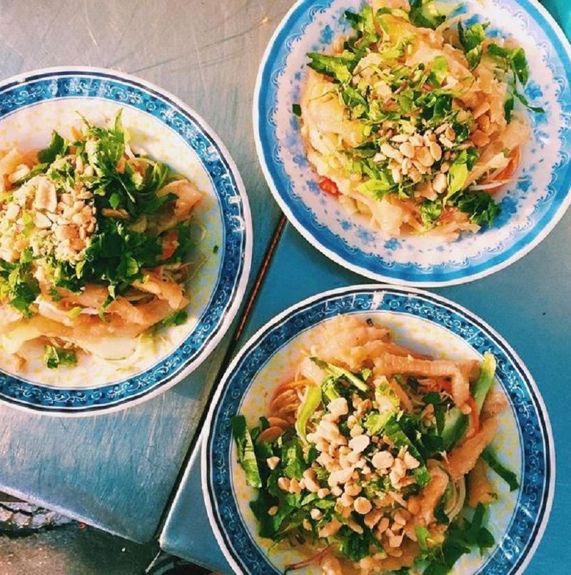 Nộm chân gà đủ màu sắc-Chợ Cố Đạo (Hải Phòng).