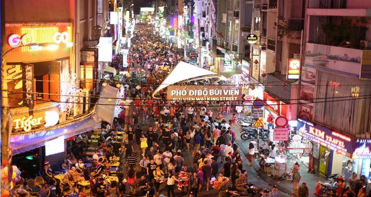 Luôn tấp nập người đến tụ tập vui chơi, nhất là cuối tuần