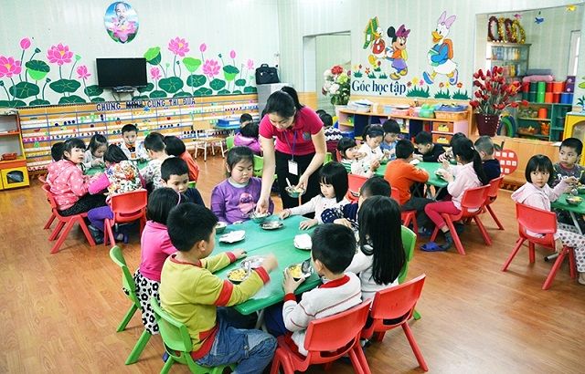 Bé chỉ thích ăn cơm chan canh phải làm sao.