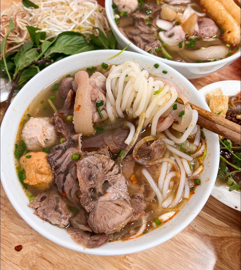 Quán Bún Bò Huế 100