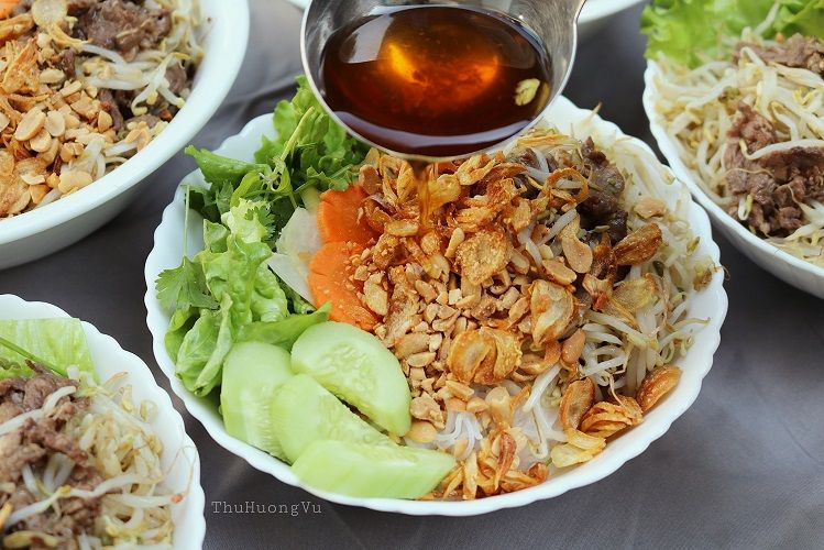 Quán Huyền Móm
