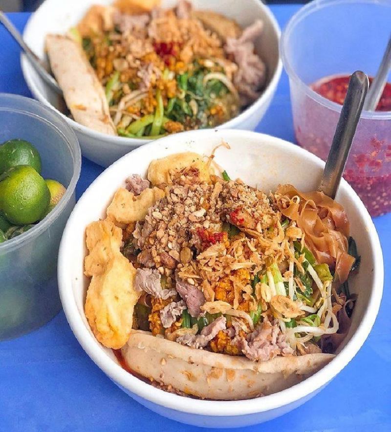 Quán Huyền Móm