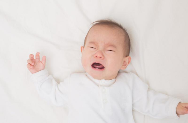 Thậm chí là quấy khóc cả đêm không ngủ (Ảnh minh họa)