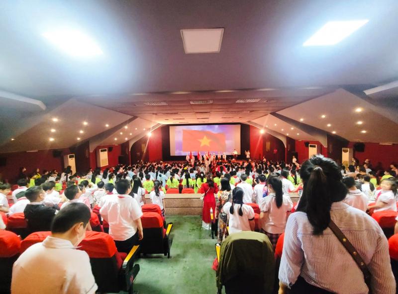 Rạp tháng Tám