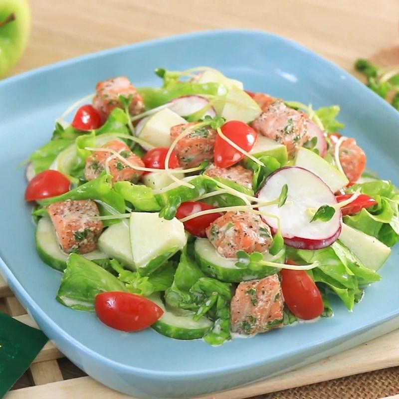 Salad cá hồi sốt sữa chua