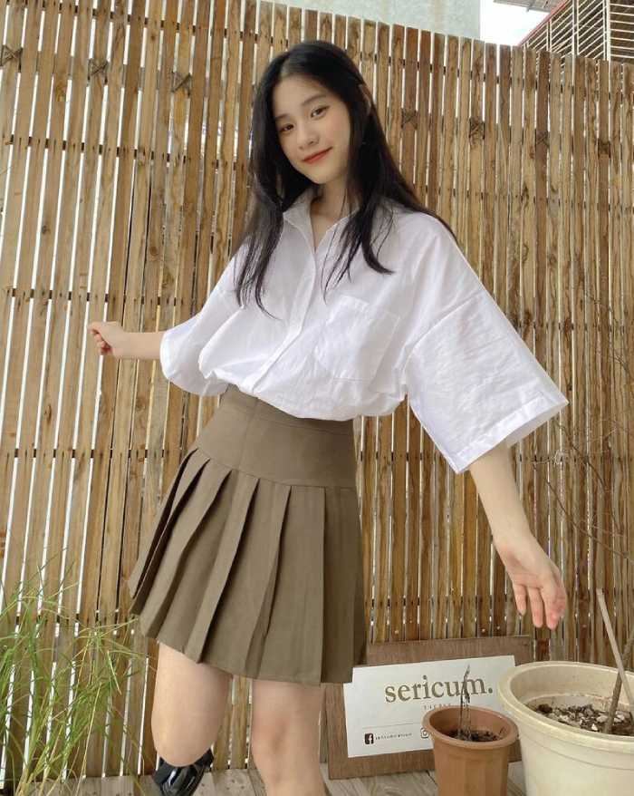 Sơ mi với chân váy tennis