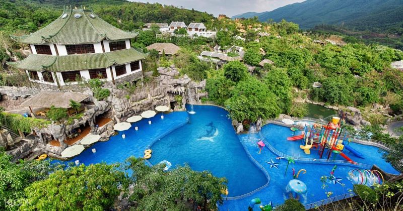 Suối khoáng nóng núi Thần Tài
