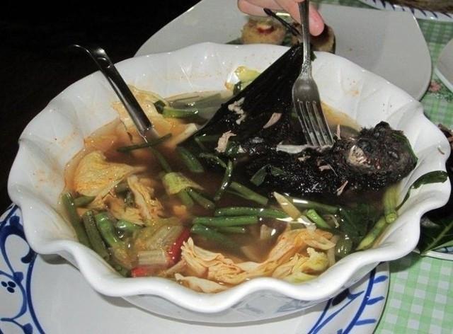 Súp dơi nấu với hoa quả ở Châu Á