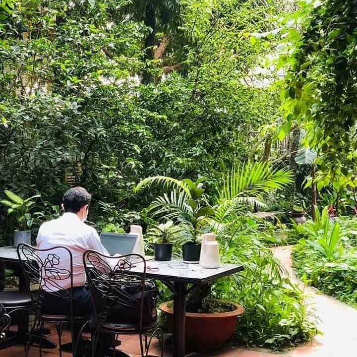 Tằm Art Café & Residence