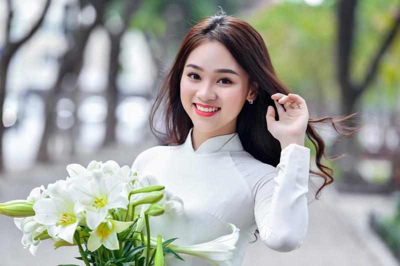 Tháng tư mùa của hoa loa kèn trắng
