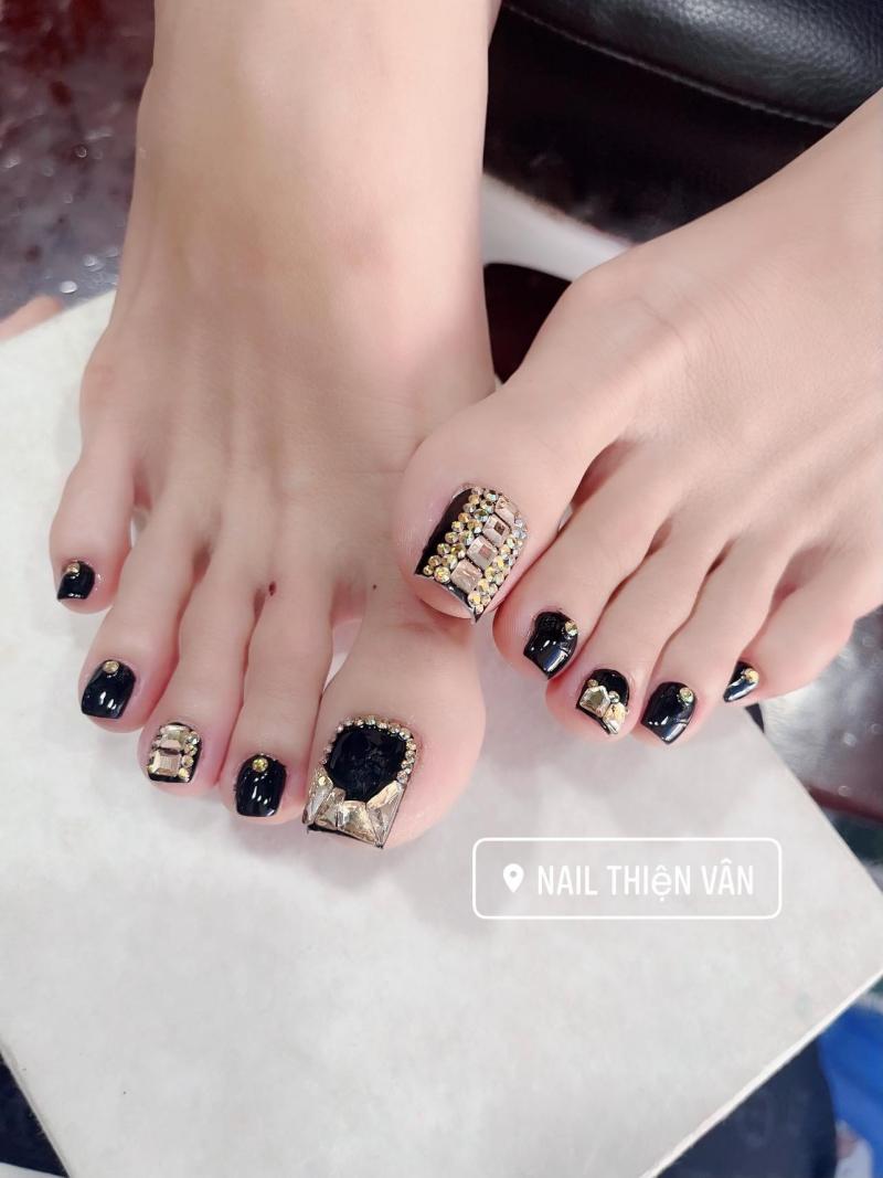 Nail Thiện Vân   luôn gây ấn tượng bởi bộ sưu tập khổng lồ về các mẫu nail đẹp - độc - lạ