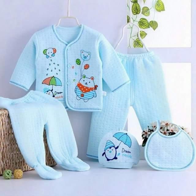 Quần áo của thương hiệu Carter's