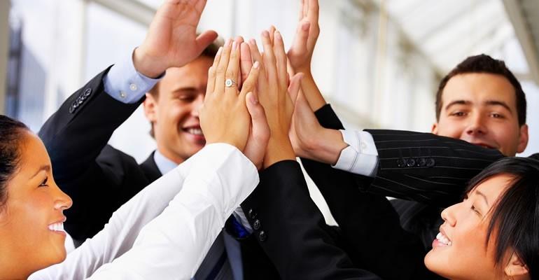 Cởi mở với mọi người chính là chìa khóa của thành công - Nguồn: Internet