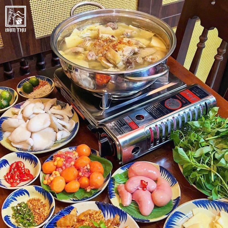 Tiệm Cơm Bầm Thu