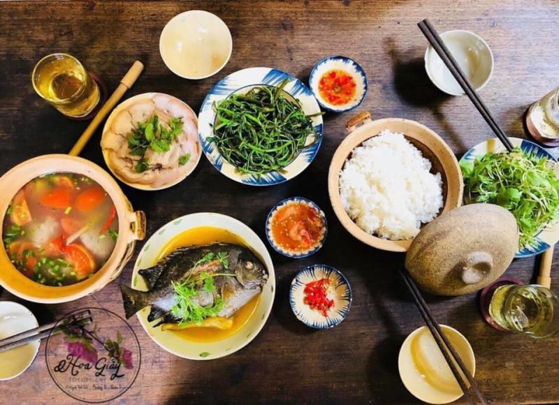 Tiệm Cơm Cafe Hoa Giấy