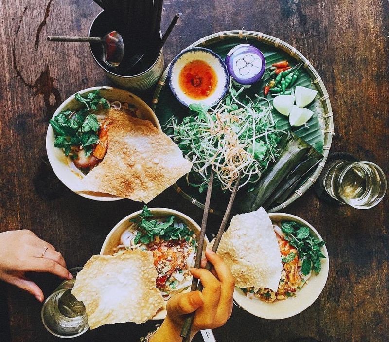 Tiệm Cơm Cafe Hoa Giấy