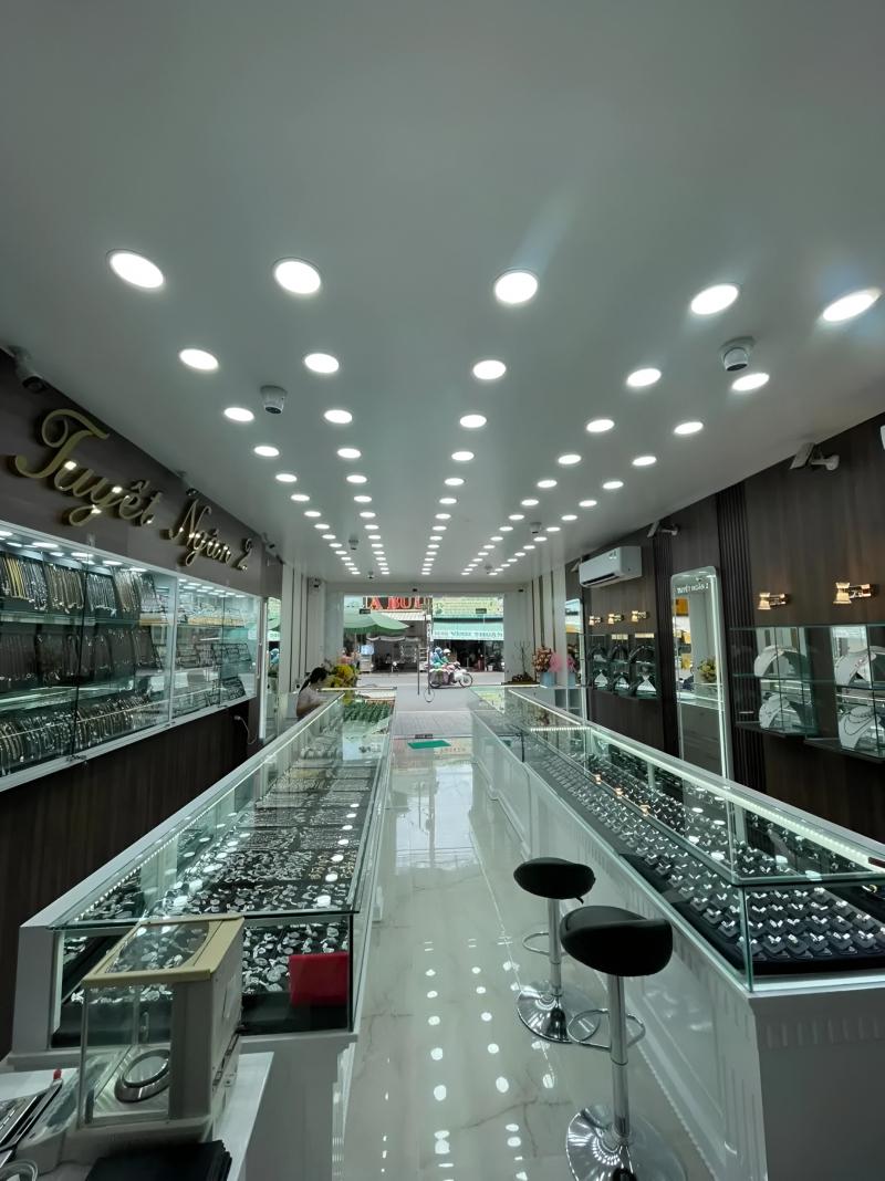 Tiệm vàng Tuyết Ngân 2
