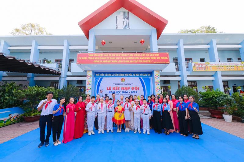 Trường Tiểu học Lê Hồng Phong