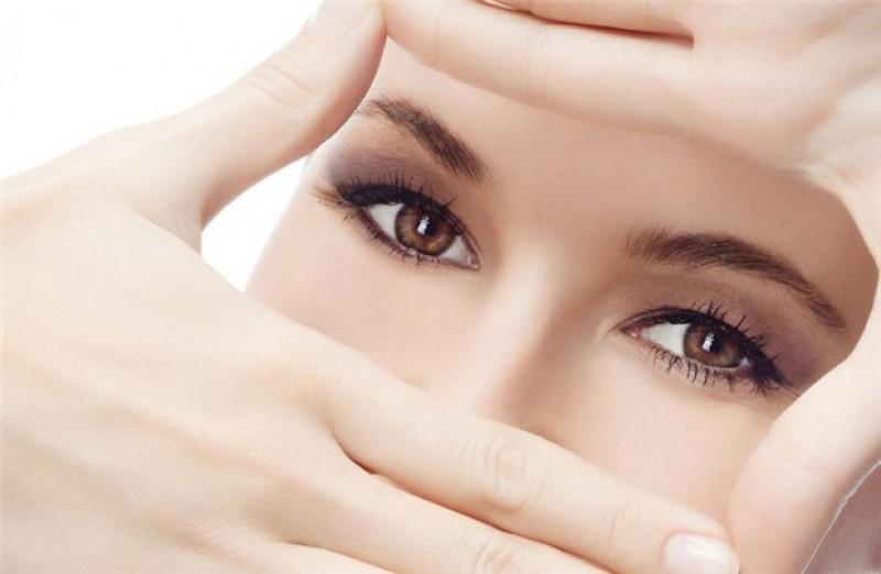Các vitamin trong quả việt quất giúp đôi mắt sáng tinh anh