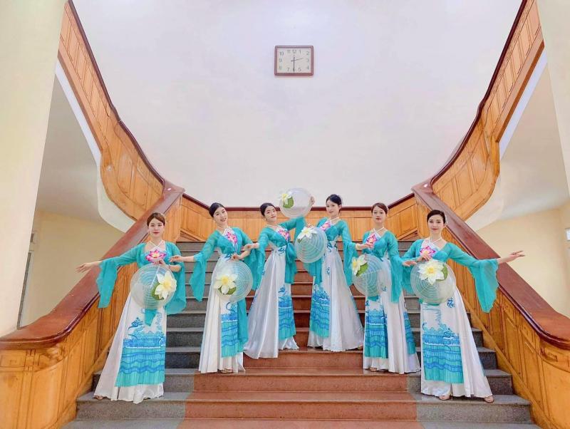 Trang phục biểu diễn Anh Thư