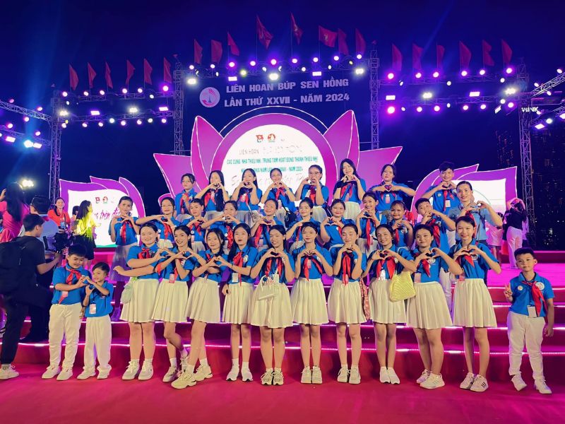 Trang phục Hoa Mặt Trời