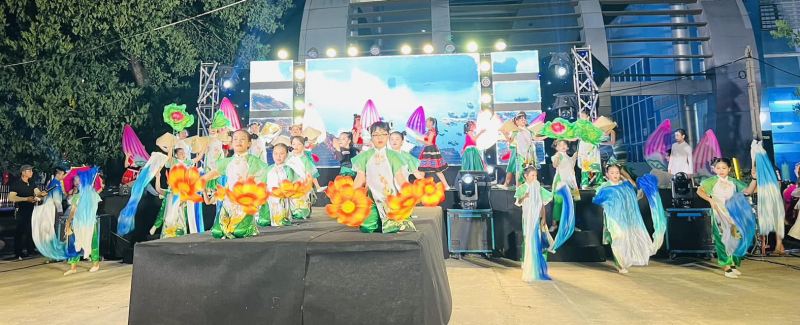 Trang phục Tứ Lành