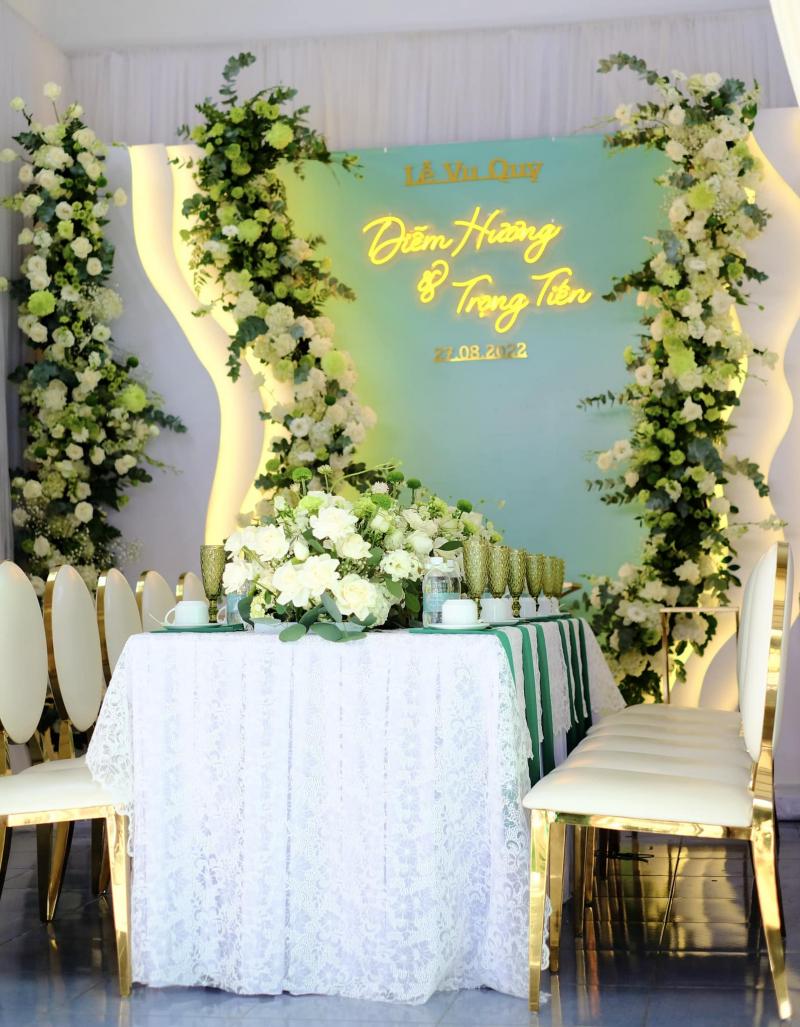Trang trí tiệc cưới hỏi Happy