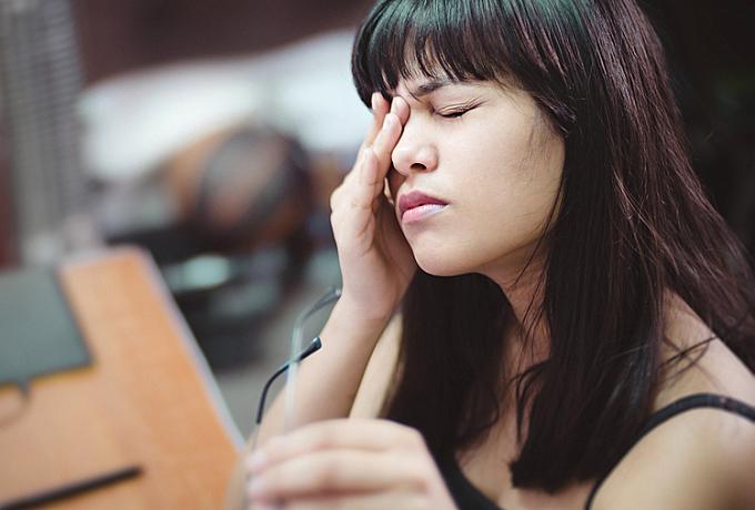 Tránh chạm tay lên mặt