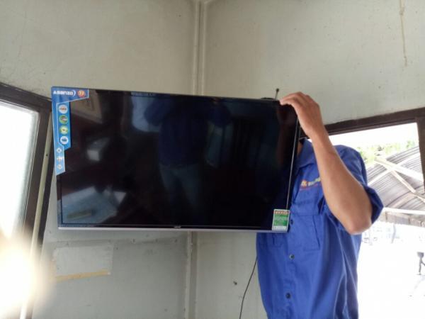 Đội ngũ nhân viên có tay nghề cao trong lĩnh vực nghiệp vụ của mình, có trách nhiệm trong công việc, uy tín trong dịch vụ đến nhà sửa chữa cho khách hàng và linh động thời gian cho phù hợp với mỗi khách hàng.