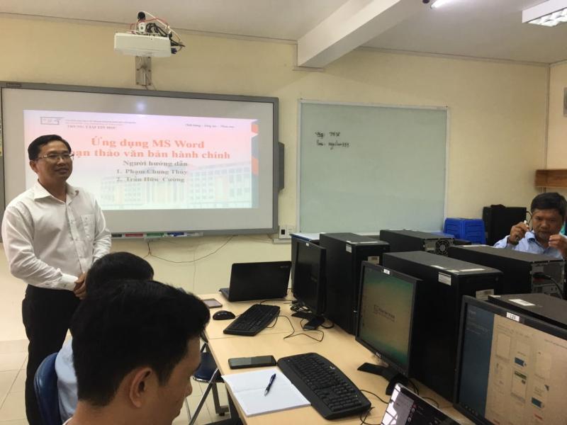 Một buổi học tại Tin học Sư Phạm