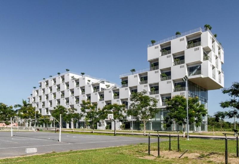 Một góc sân trường Đại học FPT.