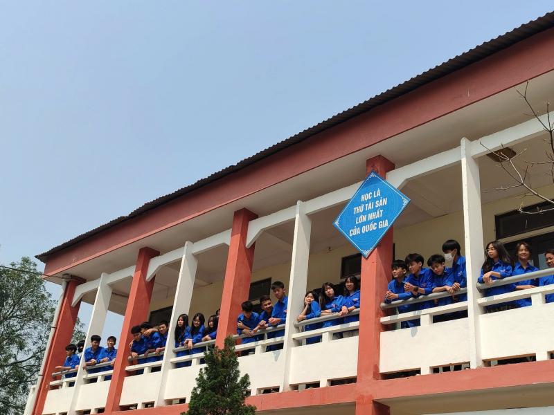 Trường THCS Bạch Hạc