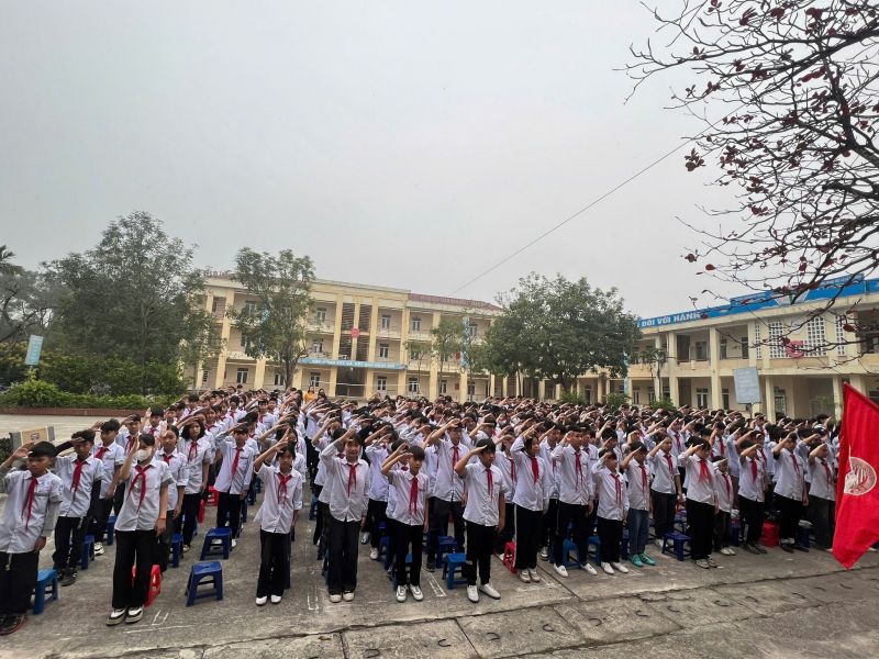 Trường THCS Đội Bình