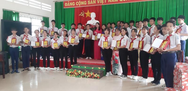Trường Thcs Hoàng Lam
