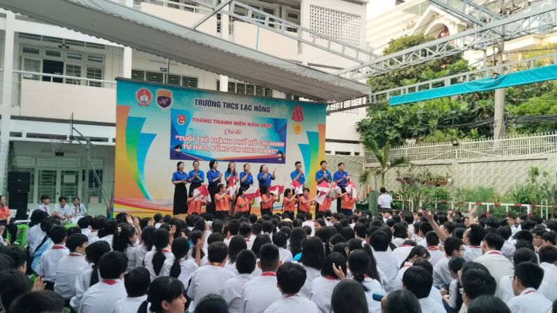 Trường THCS Lạc Hồng