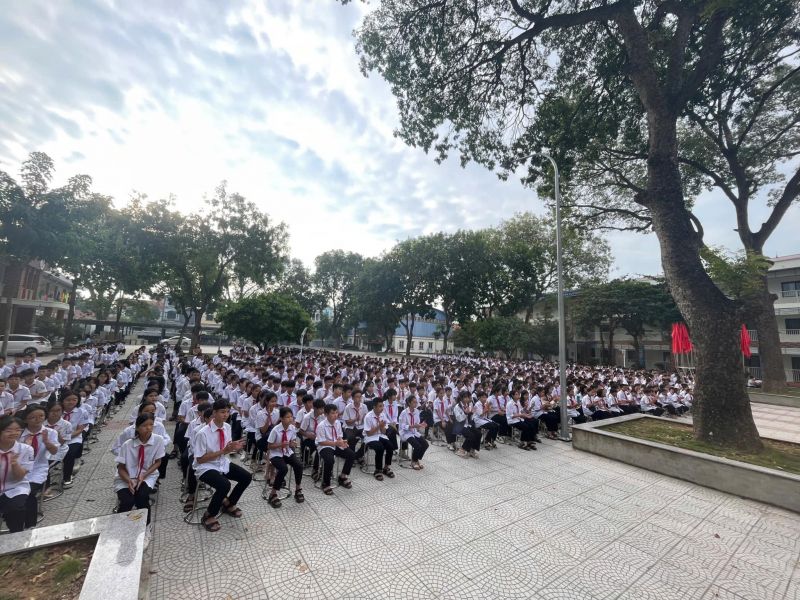 Trường THCS Phạm Hồng Thái