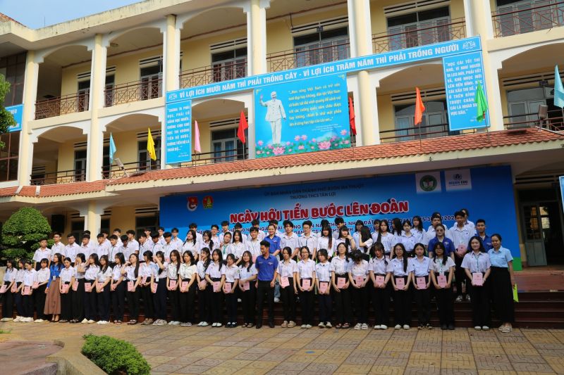Trường THCS Tân Lợi