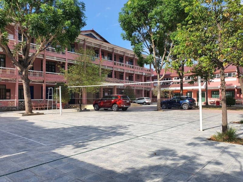 Trường THPT Chuyên Lê Quý Đôn