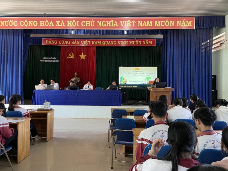 Trường THPT Huỳnh Thúc Kháng