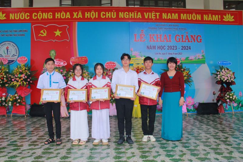 Trường THPT Huỳnh Thúc Kháng