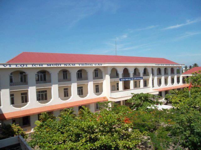 Trường THPT Ngô Gia Tự