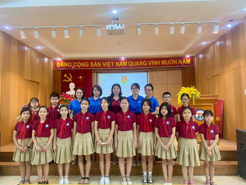 Trường Tiểu học Bạch Đằng