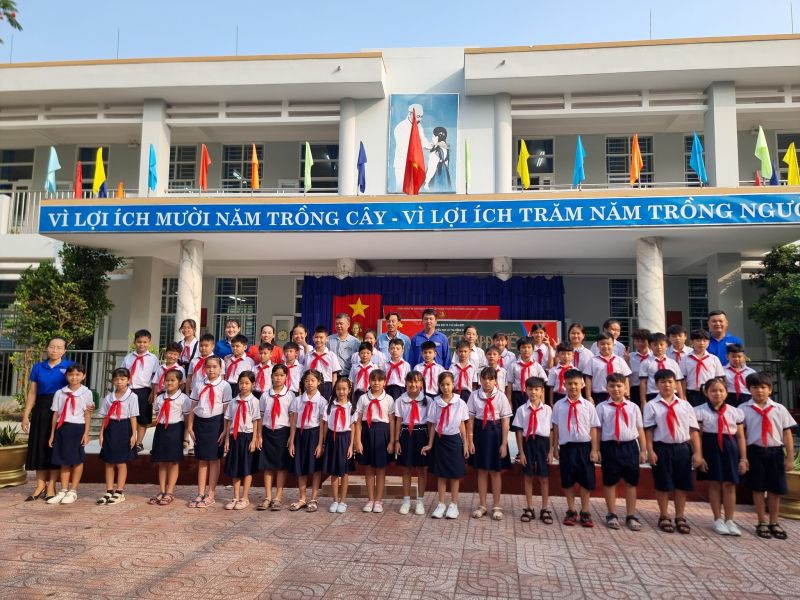Trường tiểu học Lê Thị Hồng Gấm