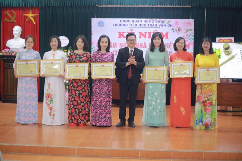 Trường Tiểu học Trần Văn Ơn
