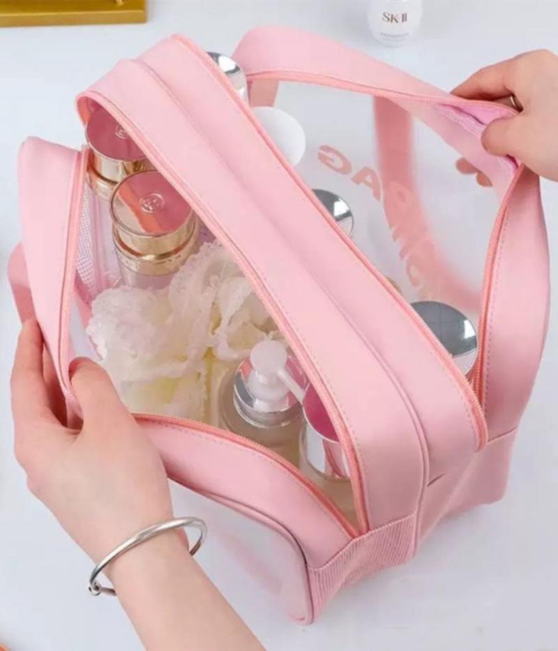 Việc thiết kế hai ngăn cho phép bạn tổ chức mỹ phẩm và các vật dụng cá nhân một cách dễ dàng và tiện lợi