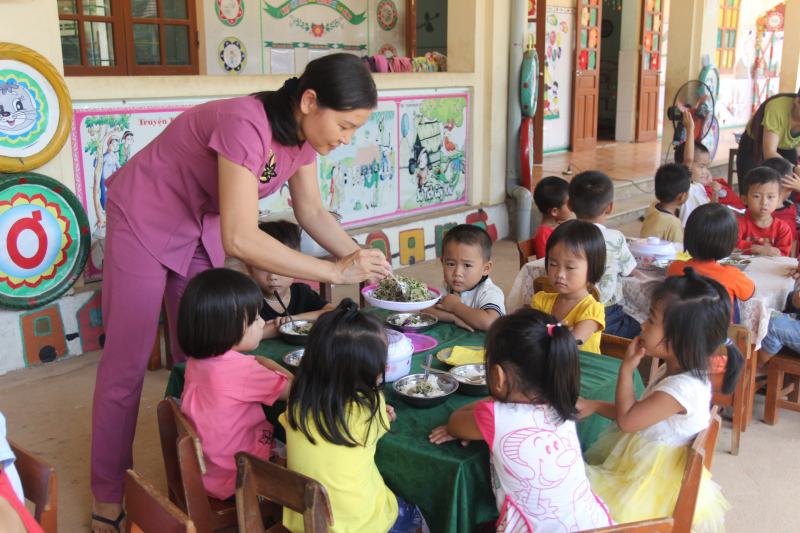 Tuyên truyền vận động, phối kết hợp cô giáo và gia đình