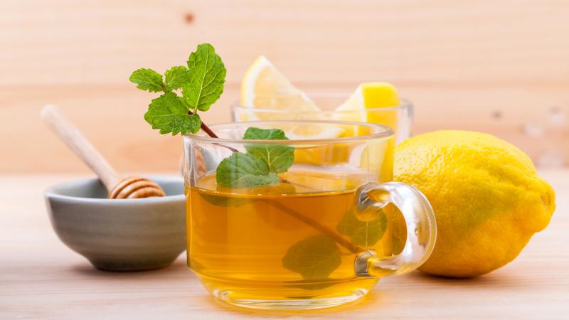 Uống nước chanh tươi mật ong