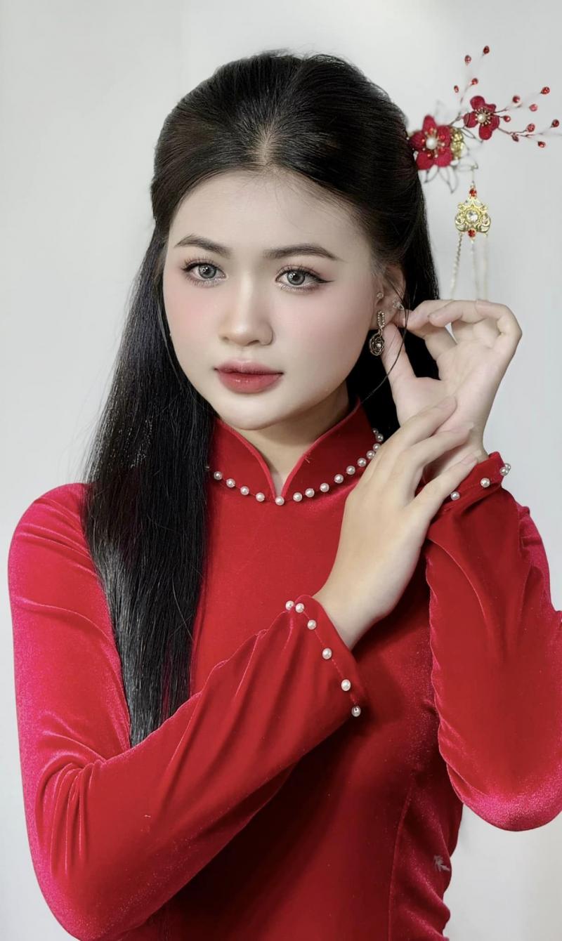 Uyên Make Up & Academy