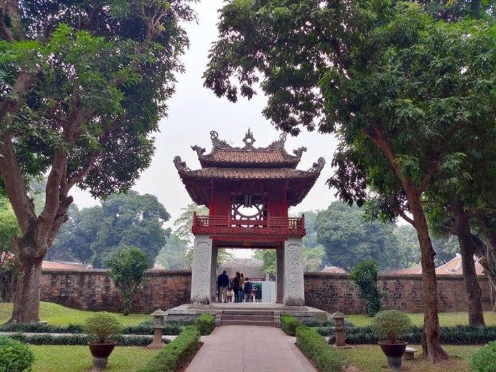 Bài văn thuyết minh về địa điểm du lịch - Văn Miếu Quốc Tử Giám