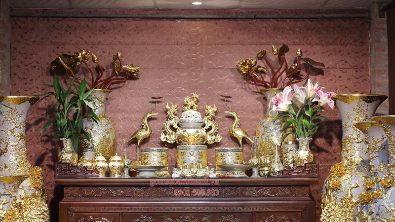 Tết là dip trang hoàng lại ban thờ tổ tiên